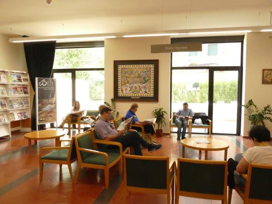 L'Entrada de Sant Fèlix, de l’artista Carles Munts, a la biblioteca Torras i Bages