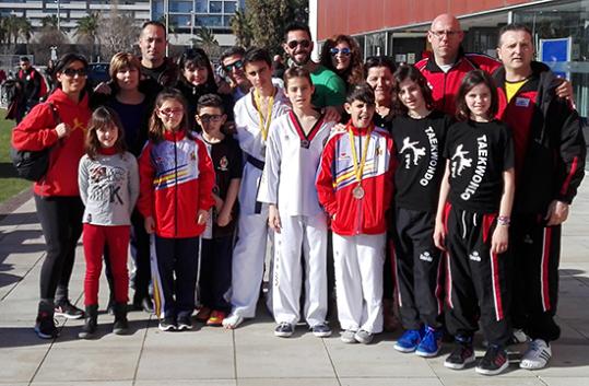 L'equip del club Taekwondo My-Ju Cunit. Eix