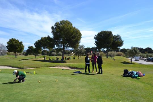 Les escoles de Sitges participen en un programa de formació de la Federació Catalana de Golf. Ajuntament de Sitges