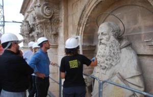 L'església de Sant Antoni Abat restaura la façana principal. Míriam de Lamo