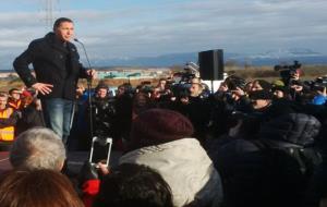 L'històric dirigent de l'esquerra abertzale Arnaldo Otegi pronuncia un discurs a la sortida de la presó de Logronyo. ACN