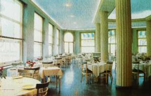 L'Hotel Subur, el primer edifici construït expressament per fer aquest servei, celebra els seus 100 anys