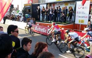 L'italià Davide Cimolai guanya a Vilanova l'etapa més penedesenca de La Volta