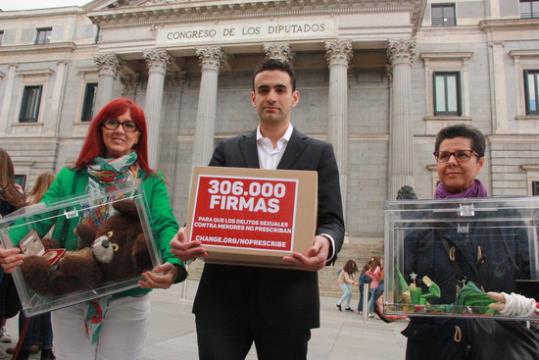 Lliuren al Congrés 306.000 signatures perquè els abusos sexuals a menors no prescriguin. ACN