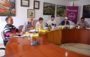 Lluís Carsí, Miguel Delgado, Rosa Huguet, Lucas Ramírez, Marta Verdejo i Pedro Juan a la signatura del conveni. Míriam de Lamo