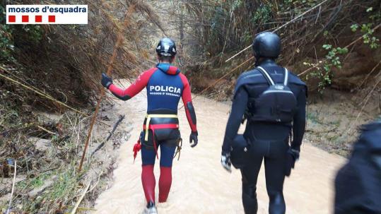 Localitzen el cos sense vida d’una noia al riu, al seu pas per Martorell. Mossos d'Esquadra