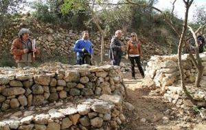 L'ONG Garraf Coopera recupera camins a l'Ortoll i la parcel·la municipal del Turó de Seu. Ajuntament de Vilanova