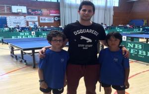 Marc Cervelló i Nurjan Vilallonga amb l’entrenador Oriol Monzó. Eix