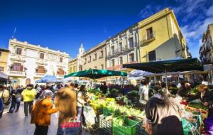 Mercat dels dissabtes a Vilafranca del Penedès. Turisme de Vilafranca