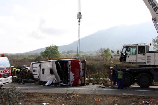 Més d'una desena de morts i diversos ferits en l'accident d'autocar a l'AP-7 a Freginals, al Montsià. ACN