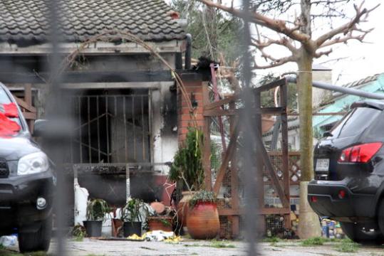 Mor un home de 70 anys i 10 persones més queden ferides en un incendi d'habitatge a Olesa de Bonesvalls. ACN