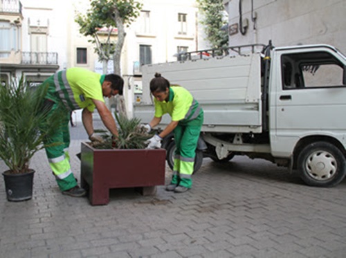 Nou equip de jardiners exclusiu per al manteniment de les jardineres de la ciutat. Ajuntament de Vilanova