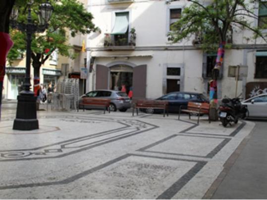 Nous contenidors soterrats a la plaça dels Cotxes de Vilanova. Ajuntament de Vilanova