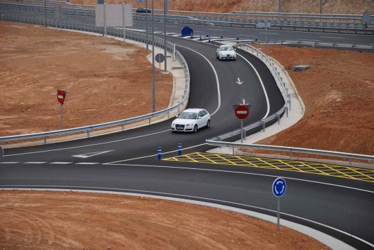 Obert al trànsit el nou accés de la C-32 al polígon Les Pruelles-Mas Alba de Sitges. Míriam de Lamo