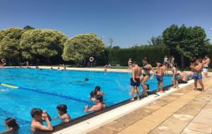 Participants del Mulla't que s'han banyat a la piscina municipal de Sant Martí Sarroca. Ajt Sant Martí Sarroca