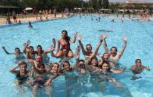 Participants del Mulla't que s'han banyat a les piscines municipals de Tàrrega