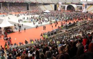 Pla general de la pista de l'Estadi Olímpic durant l'espectacle central de la Festa dels Súpers. ACN