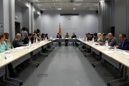 Pla general de la presentació del procés participatiu sobre el nou Pla d'ordenació de l'atenció urgent en una reunió amb representants del món local .