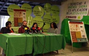 Pla general de la roda de premsa de la PAH, amb Eduard Sala, Carlos Macías, Irene Escorihuela i Lucía Delgado. ACN
