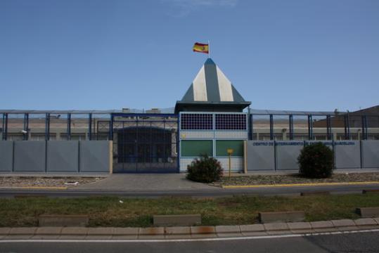 Pla general de l'exterior del CIE de la Zona Franca de Barcelona. ACN