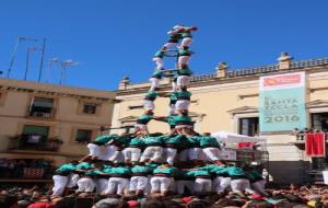 Pla general del 3 de 10 amb folre i manilles descarregat pels Castellers de Vilafranca en la diada de Santa Tecla del 18 de setembre de 2016