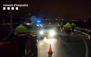 Pla general d'un control dels Mossos contra l'alcohol i les drogues a la carretera, aquest cap de setmana. Mossos d'Esquadra