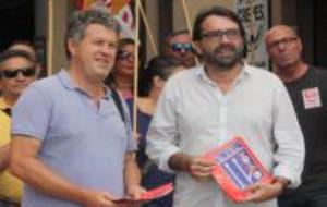 Pla mig del secretari general de l'UGT al Garraf, Francesc Rica, i del secretari general a Catalunya, Camil Ros