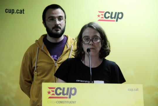 Pla mig dels diputats cupaires Eulàlia Reguant i Albert Botran, en roda de premsa el 7 de juny del 2016 a la seu nacional de la formació. ACN