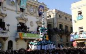 Pla obert del 3 de 9 amb folre i agulla dels Castellers de Vilafranca