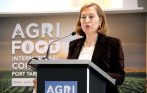 Primer pla de la ministra de Foment, Ana Pastor, durant la cloenda de l'Agrifood International Congress al Port de Tarragona. ACN