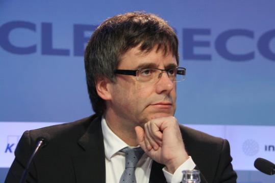 Primer pla del president de la Generalitat, Carles Puigdemont, abans de participar en les jornades del Cercle d'Economia a Sitges. ACN