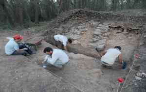 Primera campanya d'excavacions arqueològiques al jaciment de El Planot de la Timba de Santa Bàrbara a Castellet i la Gornal. Font de la Canya