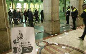Protesta dels okupes a les portes de l'Ajuntament de Vilanova