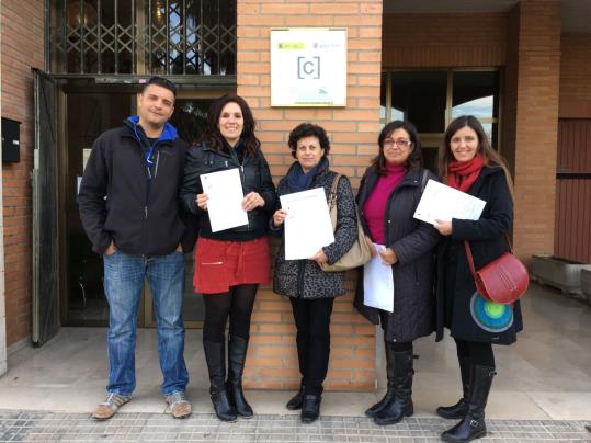 Protesta dels treballadors de l'Ajuntament del Vendrell perquè encara no han cobrat la paga extra. EIX