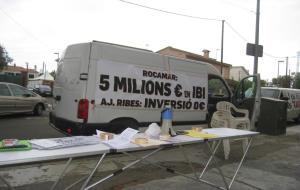 Protesta dels veïns de Rocamar amb botifarrada i manifestació de cotxes de Ribes a Roquetes