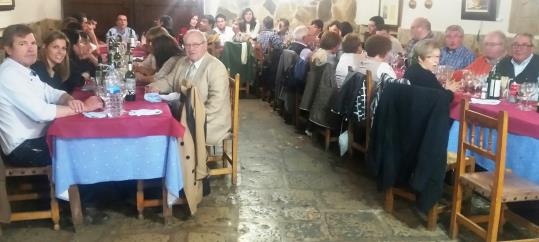 Record a Ramon Batlle i Salvador Duran en el sopar de regidors i exregidors d’Olèrdola. Ajuntament d'Olèrdola
