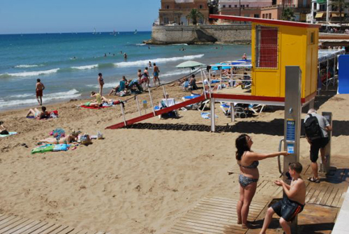 Sitges estrena aquest cap de setmana el servei de socorrisme a sis platges urbanes. EIX