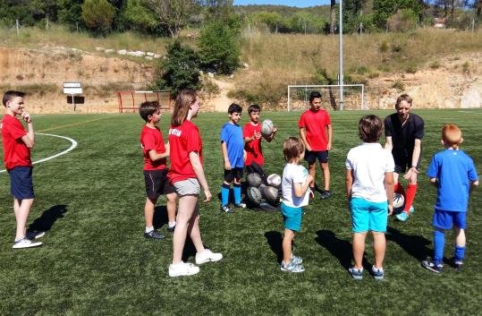 Taller de rugbi del dia de l'Esport d'Olivella. Eix