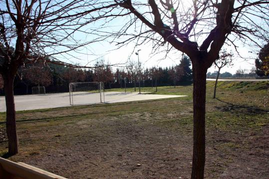 Terrenys on s'ubicarà el futur edifici de l'escola Agnès de Sitges, a l'urbanització de Quint Mar. ACN