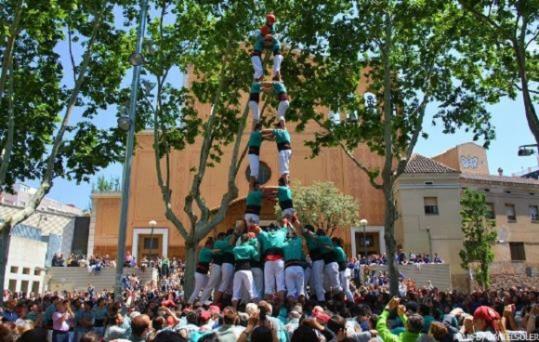 Torre de 8 dels Castellers de Vilafranca a Sants. Castellers de Vilafranca