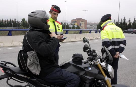 Trànsit posa en marxa una campanya de controls preventius per reduir la sinistralitat entre els motoristes. ACN