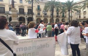 Treballadors, polítics i usuaris clamen a Vilanova per una millora de la sanitat pública al Garraf 