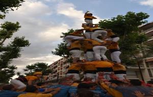 Tres castells de set dels Bordegassos a les festes de Sant Pere