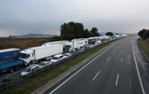 Tres ferits lleus en un accident amb cinc camions i vuit turismes implicats a l’AP-7 per la calamarsada