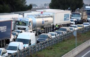 Tres ferits lleus en un accident amb cinc camions i vuit turismes implicats a l’AP-7 per la calamarsada