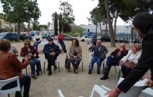 Trobada de l'alcaldessa de Sant Pere de Ribes amb els veïns de la zona esportiva Bosc de plaça. Ajt Sant Pere de Ribes