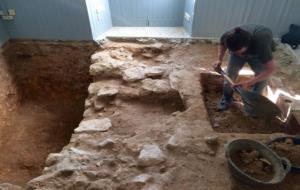 Troben restes arqueològiques al subsòl de la Casa de la Vila de Ribes. Ajt Sant Pere de Ribes