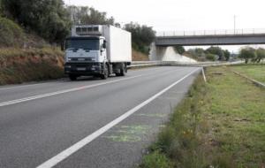 Un ciclista mor en un xoc contra un turisme a la C-31 a Cubelles