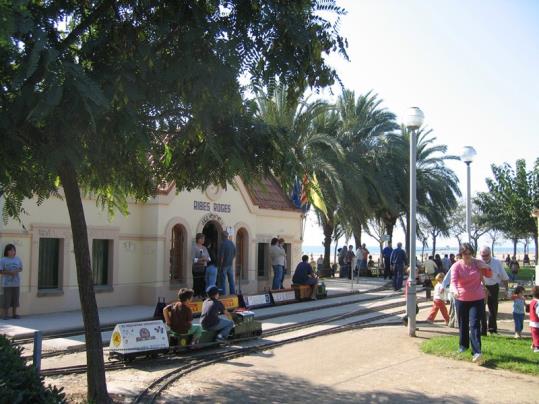 Un circuit de trens en miniatura al parc de Ribes Roges. Ajuntament de Vilanova