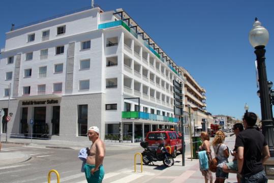 Un incendi en una habitació obliga a desallotjar un hotel de Coma-ruga. ACN